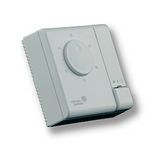 Fancoil vezérlő 2-csöves rendszerhez 12...28C° 2x0...10V 12°C- 28°C krémfehér Johnson Controls